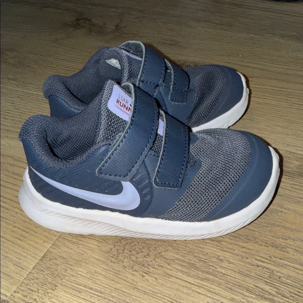 Baby girl purple Nike tennis shoes Star Runner